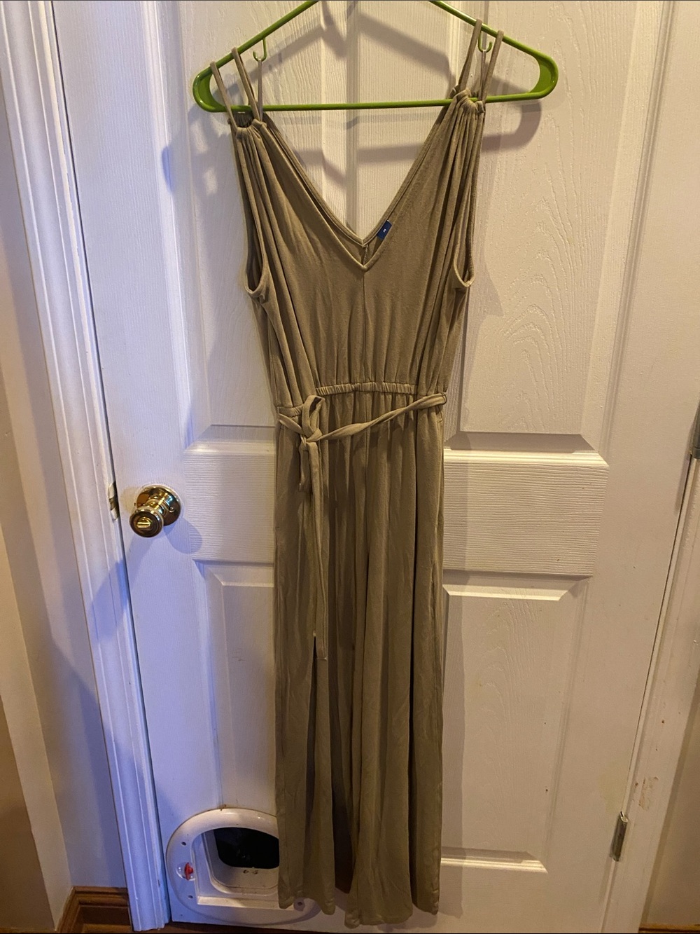 Old Navy Olive Green Sleeveless Jumpsuit size medium. M29.